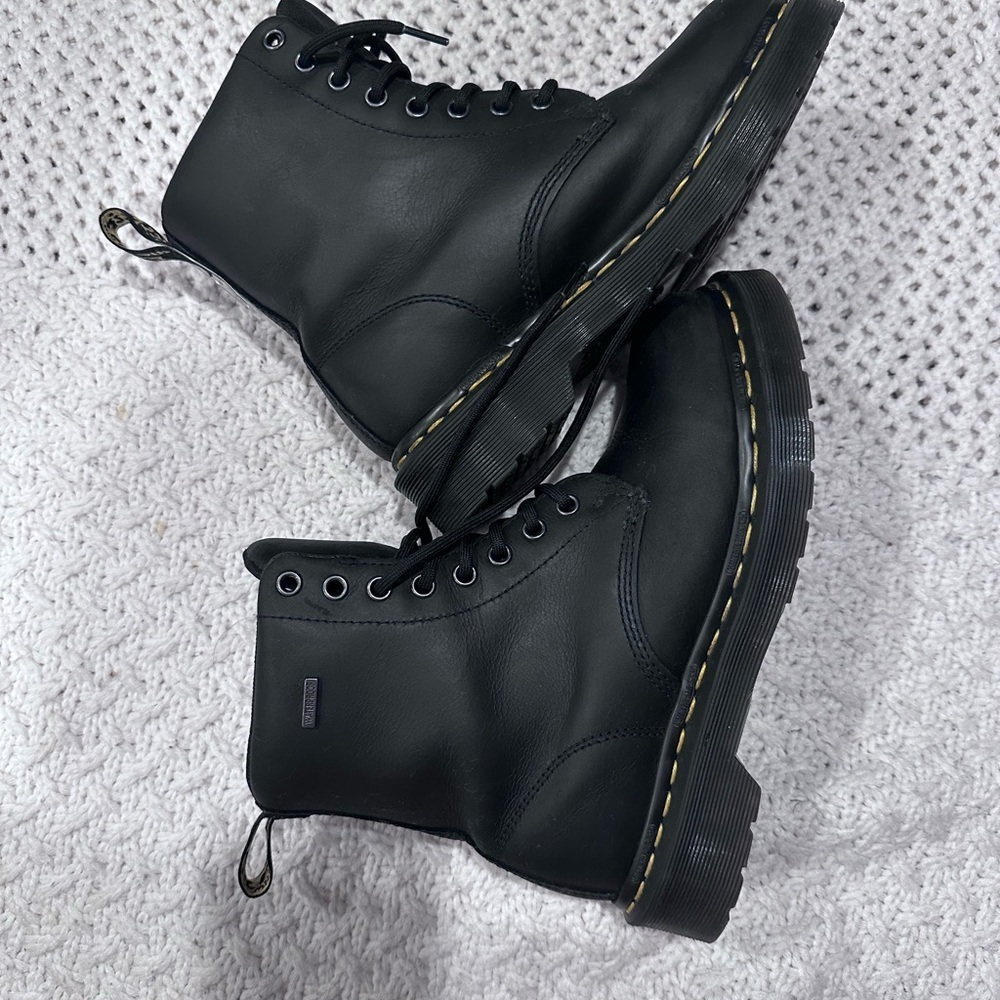 Dr. Martens WOMENS size 6 drywair Black Shoes waterproof